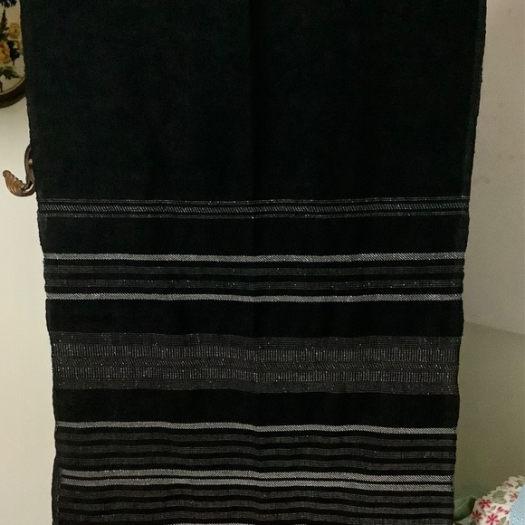 Mackay handwoven wool scarf. Montreal - Picture 3 of 6